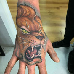 thievinggenius:Tattoo done by Victor Chil.