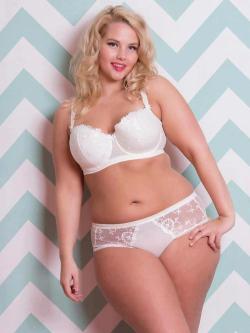 hotcurvygal:  Meet hottest curvy thick women on this largest