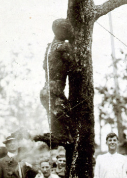 swankydee: fucksurproblem:  The lynching of Jesse Washington.Washington