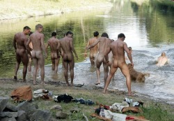 nu-en-groupepublic-nudity: