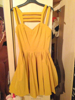 voyeurgirlsoncam:  Check that dress! (Better look at the mirror