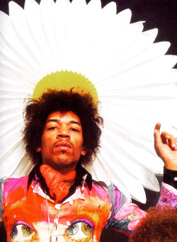 babeimgonnaleaveu:    Jimi Hendrix photographed by Karl Ferris,