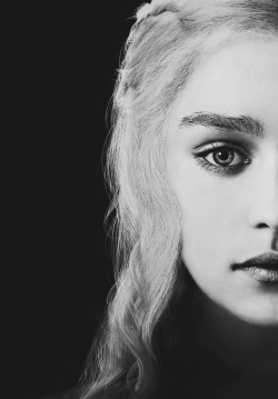 adoringkhaleesi:  Daenerys Targaryen.   She could rule me any