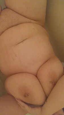 whatwoahhnsfw:  Have a chubby Tuesdays from me.