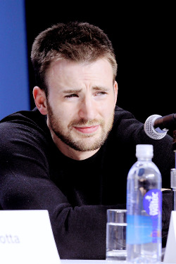 vapidkoala:  chris evans is in a relationship with water bottle.