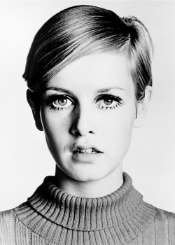 vintagegal:  Twiggy photographed by Bert Stern, 1967 