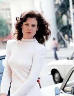 dailyactress:  Sigourney Weaver  I don’t know what it is