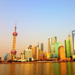 The Bund, Shanghai – Photo by rebootsirius en We Heart It.