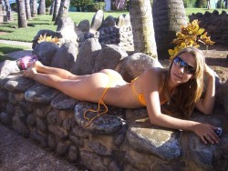 beachbabes:  Hot bikini ass on the rocks … 