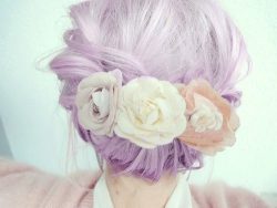 Flowers in her hair.. on We Heart It. https://weheartit.com/entry/76322830/via/annabec