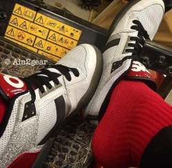 aln2gearscs:  Red HUFF socks in my Osiris  Nice, yummy looking