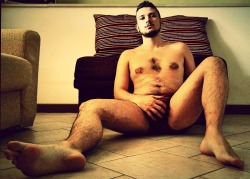 popoftheplops:  Boring moments #gay #cub #naked   Amazingly sexy
