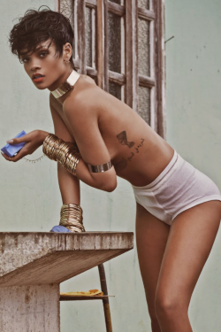 hellyeahrihannafenty:  HQ Rihanna for Vogue Brasil 