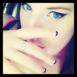 mistressrogue:  #BlueEyes #FrenchTips  being awesome  Sexy eyed