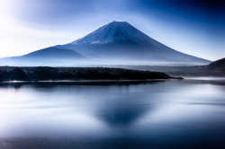reagentx:  Mt　Fuji by AkioIwanaga | http://500px.com/photo/45797388