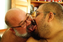 chubbyaddiction:  Mhmmm, lick lick…