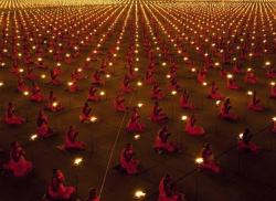 diosesuno:100,000 monks in prayer after the Nepal earthquake