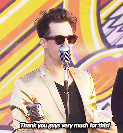 wintarsoldier:  Brendon Urie accepting his award for ‘Best