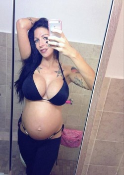 preggogirl:  And another   Still sexy