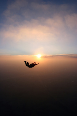 taurus-asc:  Skydive Sunset by Rick Neves 