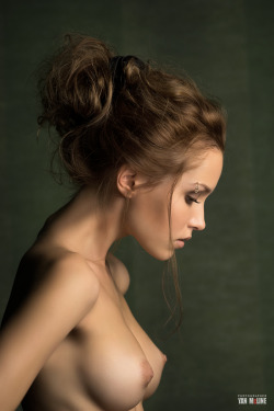 something-eyecatching:Natural beauty Model: Felix Raya  Photographer: