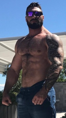Sexy Hunky Delicious Daddy Bear. Want him.