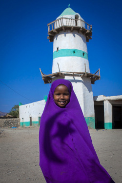 Litte girl in front of the Asayata mosque, Ethiopia by Eric Lafforgue