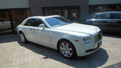 carsandetc:  Rolls-Royce Ghost in white 