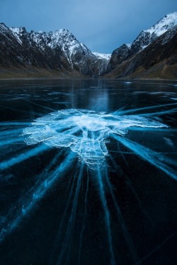 wavemotions:  Lofoten Ice by Robert Haasmann