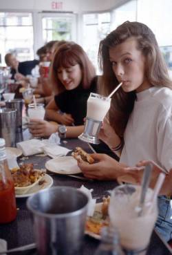 paxmachina:  A young Milla Jovovich having a burger and milkshake