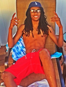 marc86jcob:  DAMMM HE IS A HANDSOME SEXY SLIM DREAD HEAD HE CAN