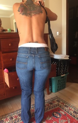 imarriedthecookiemonster:  Getting dressed  for the day