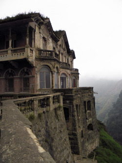 abandoned-playgrounds:  The Hotel Del Salto in Colombia Source