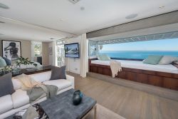 creativehouses:  Living room in Matthew Perry’s Malibu home.