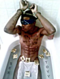 Yea, I need 2b in the tub wit him!!