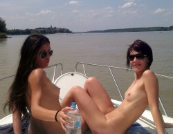 sharedgirlfriend:  My buddies requirement for girls on his boat