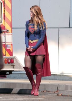 demonsee:  Melissa Benoist on the set of Supergirl