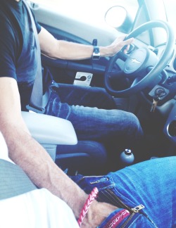 freaky-me-freaky-you:  Left hand on that steering wheel, right