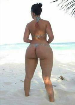 ilust-bad-bitches:  #asswednesday #ass on the beach