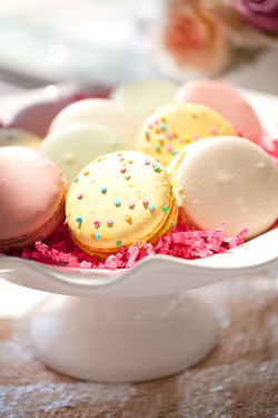 thecakebar:  Inspiration: Confetti Macarons 