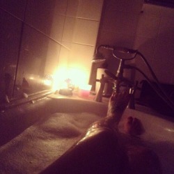 lolitahearts22:  Bath time! ^_^  Amazing so cute!