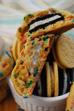 in-my-mouth:  Oreo Stuffed Cookies 