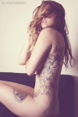 tattooedwomenarebeautiful:  Modèle: Caitlyn Michele