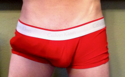 carnaltemptations:  red pants monday  YUMMMMY !!