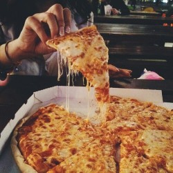 youngdreamerlove:  Miam. This pizza looks good *_* -follow me