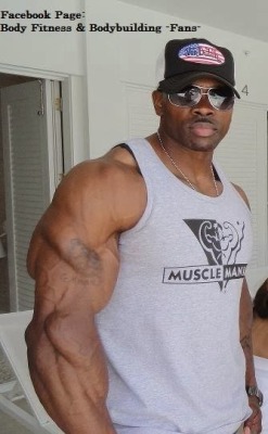 Sid Lindsey   #EbonyMUSCLE #muscle #muscleDADDY #Swole #bigmuscle