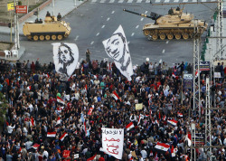 haaretz:  Thousands in Cairo surge around Egypt’s presidential