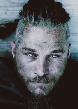 A great shot of Ragnar’s eyes reflecting the cloud-filled