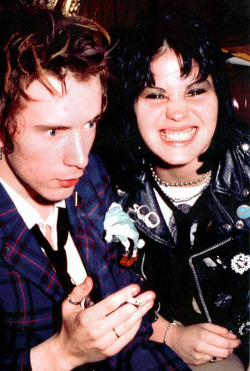 vintagegal:  Johnny Rotten and Joan Jett, 1978 