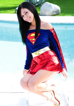 cosnakedplay:  Super Girl